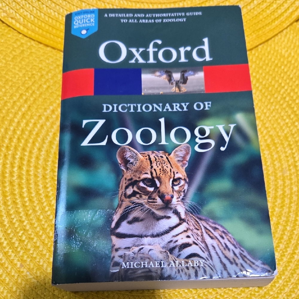 Oxford Zoology Dictionary with Green and Red Cover